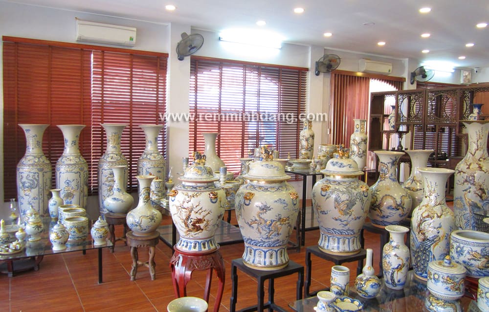 Thi công rèm sáo gỗ cho cửa hàng gốm sứ Bát Tràng