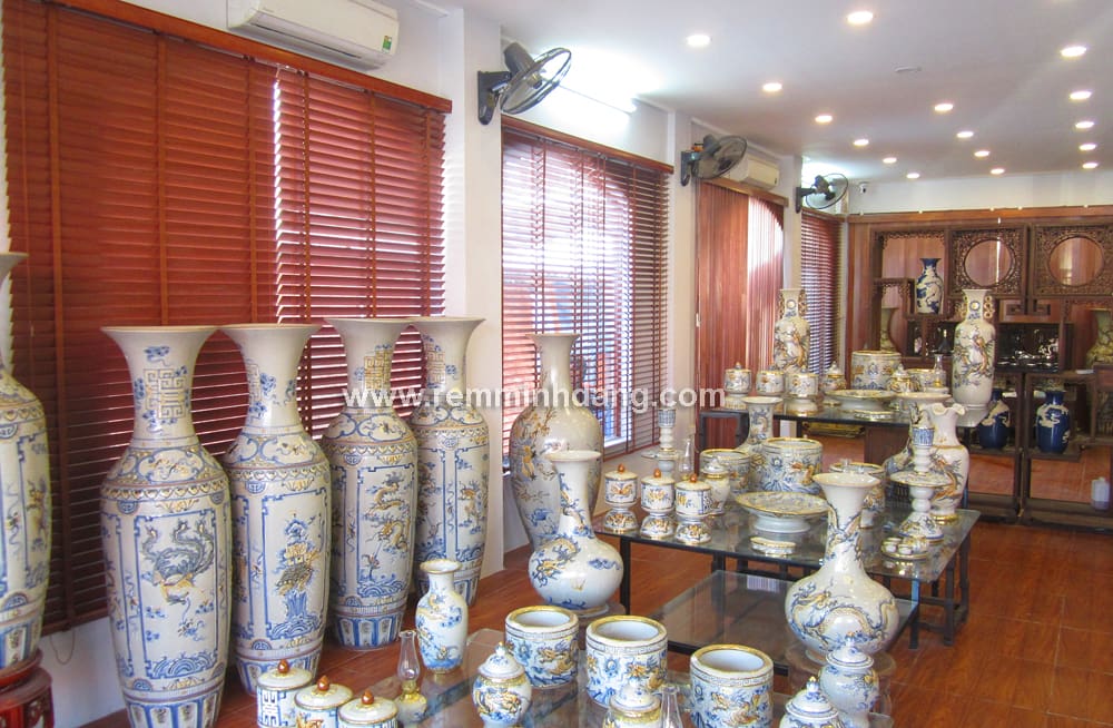 Thi công rèm sáo gỗ cho cửa hàng gốm sứ Bát Tràng