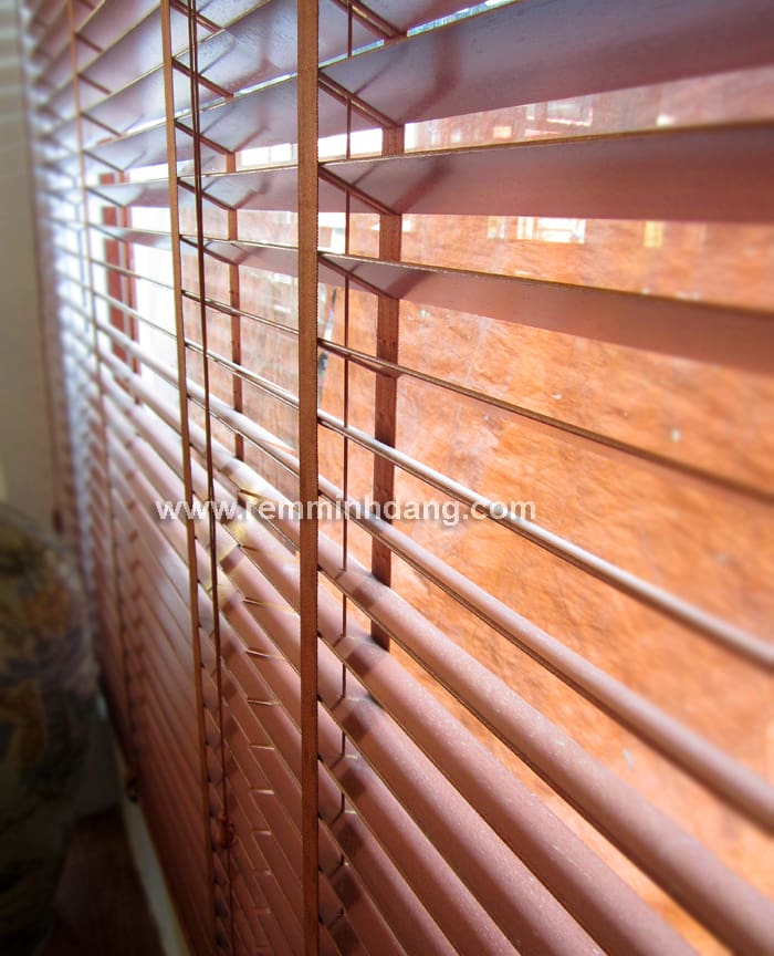 Thi công rèm sáo gỗ cho cửa hàng gốm sứ Bát Tràng